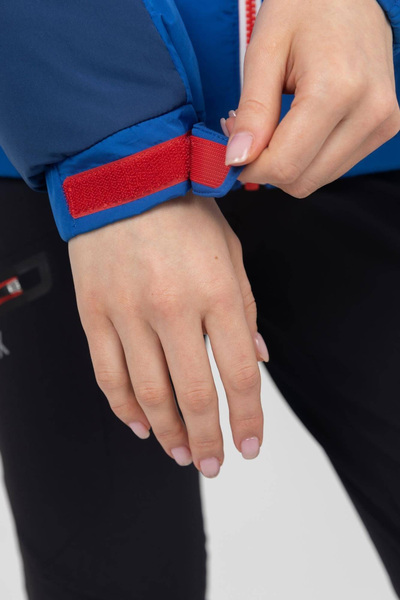   Moax W Club Team   (,  7)